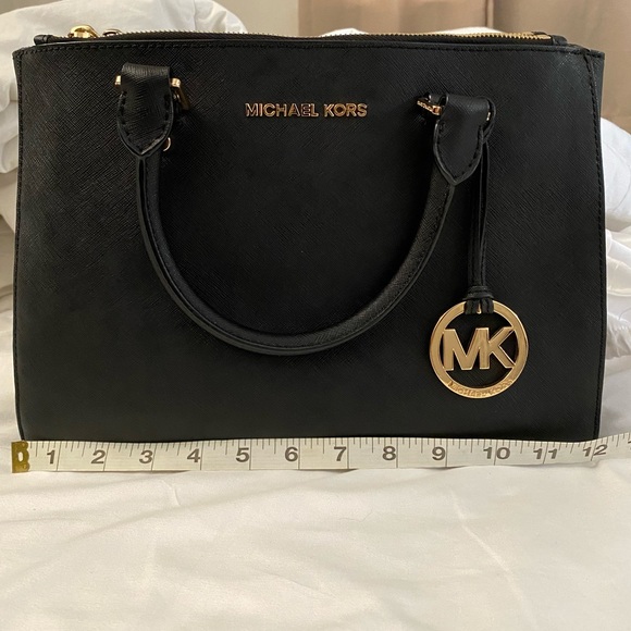 Michael Kors Purse - Picture 6 of 8